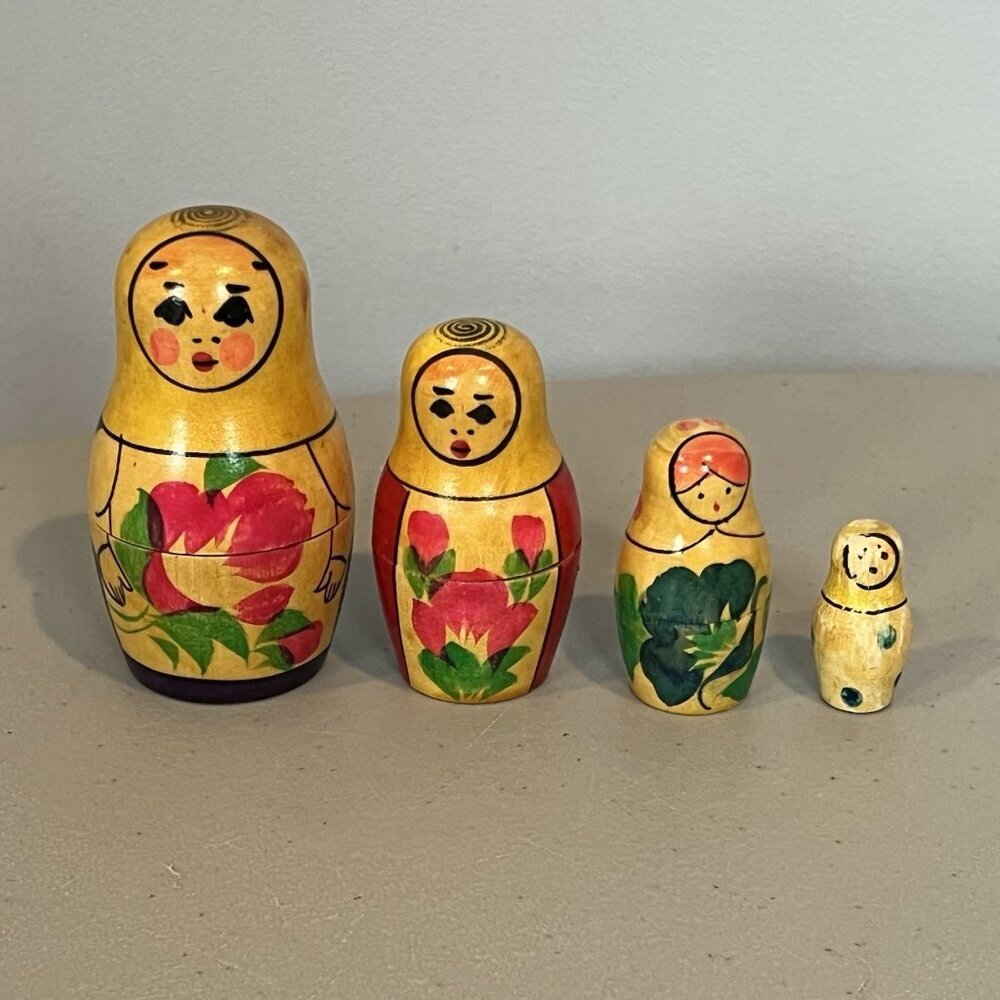 Russian Nesting‎ Dolls Set of 4 Vintage Small